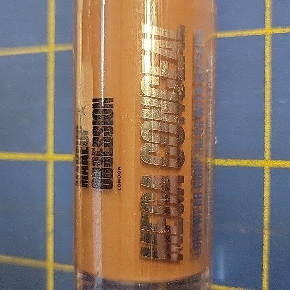 Revolution Mega Conceal Longwear Concealer - Tan - Picture 2 of 5